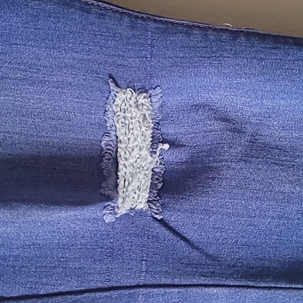 Guess Ripped Jeans - Picture 7 of 12